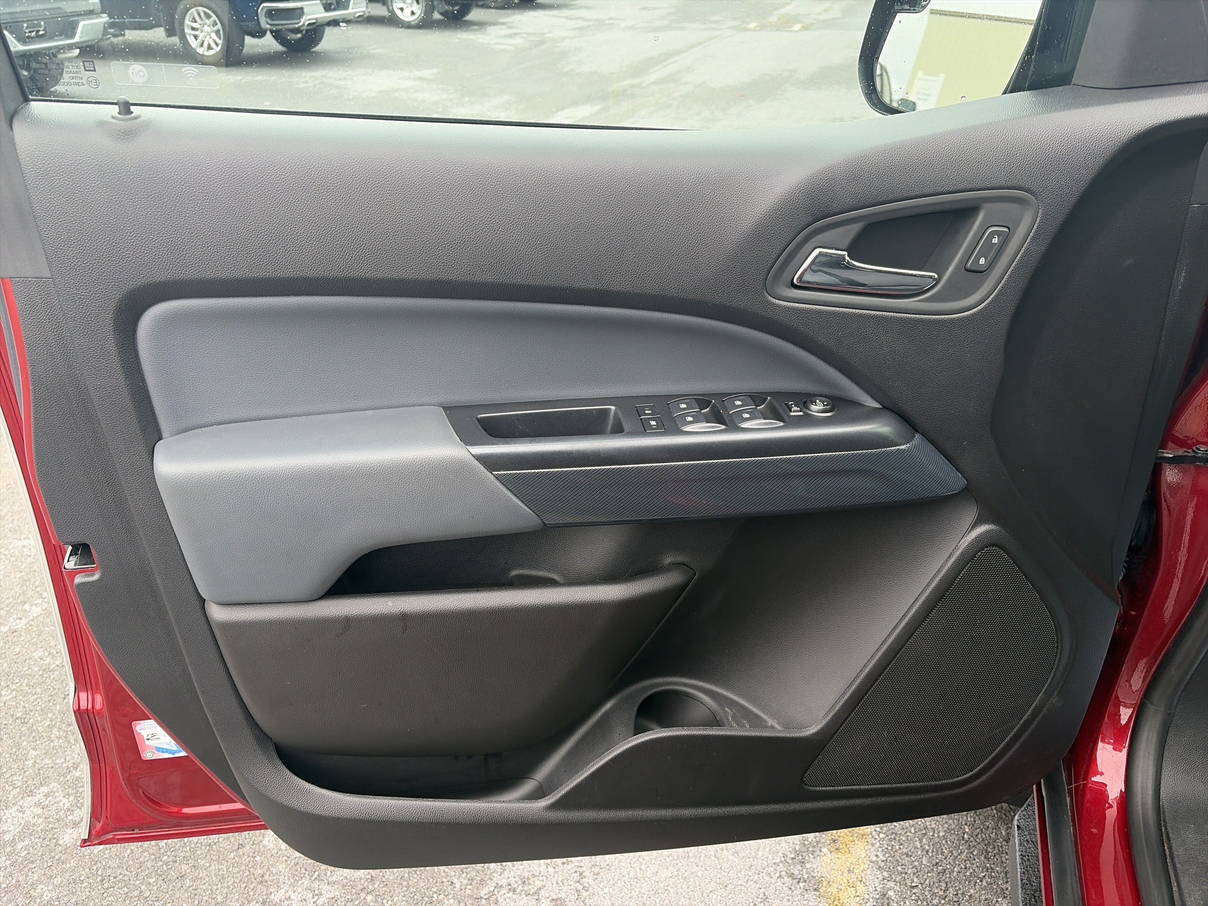 Used 2021 Chevrolet Colorado Z71 AWD/4WD image 17
