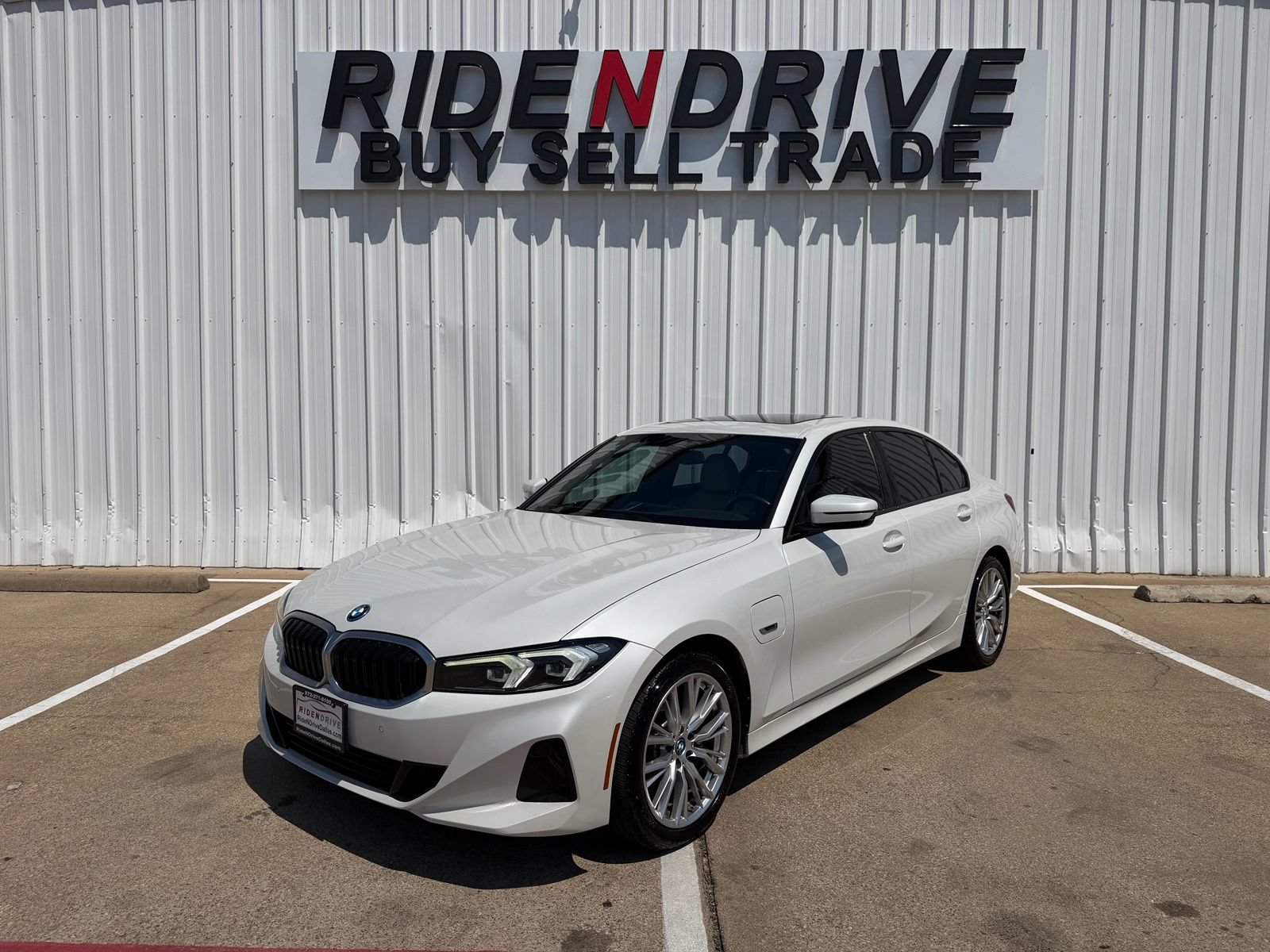 Used 2023 BMW 330e w/ Driving Assistance Package RWD image 1