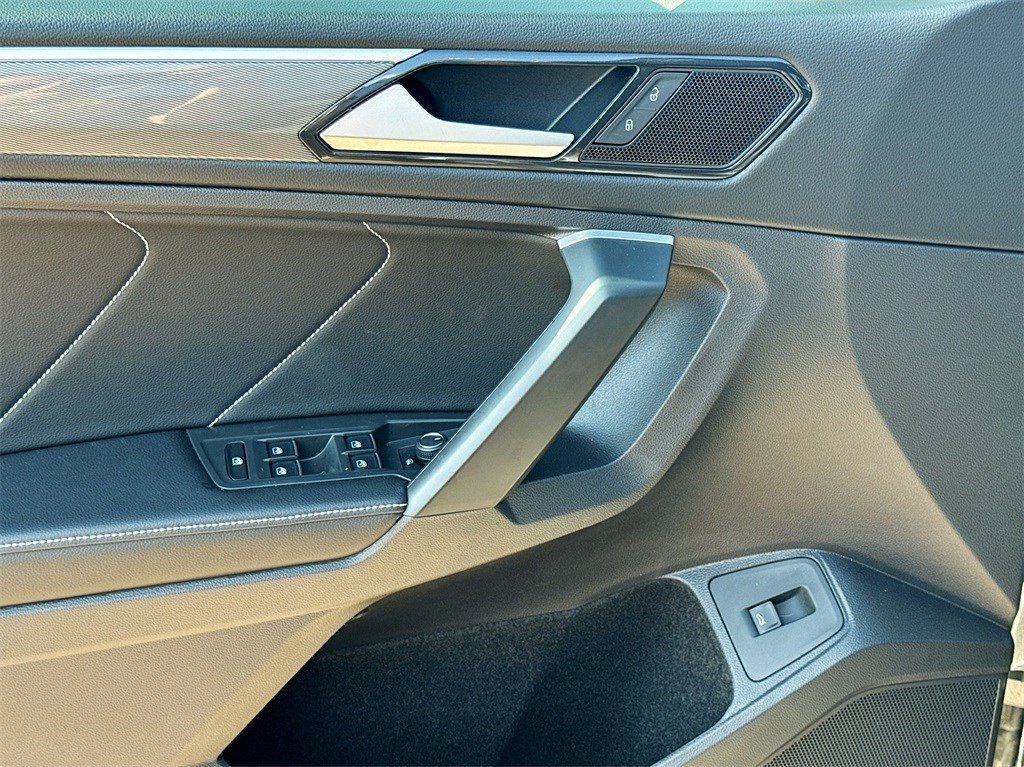 Used 2024 Volkswagen Tiguan SE R-Line FWD image 18
