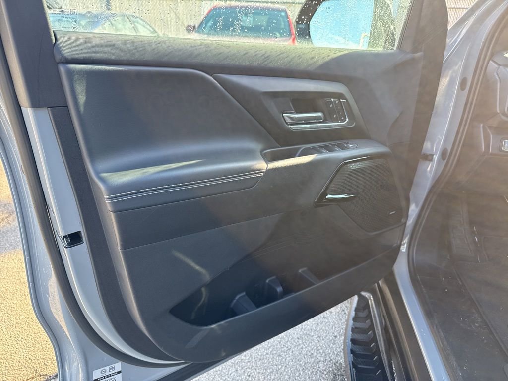 Used 2025 Chevrolet Silverado EV LT w/ LT Premium Package image 11