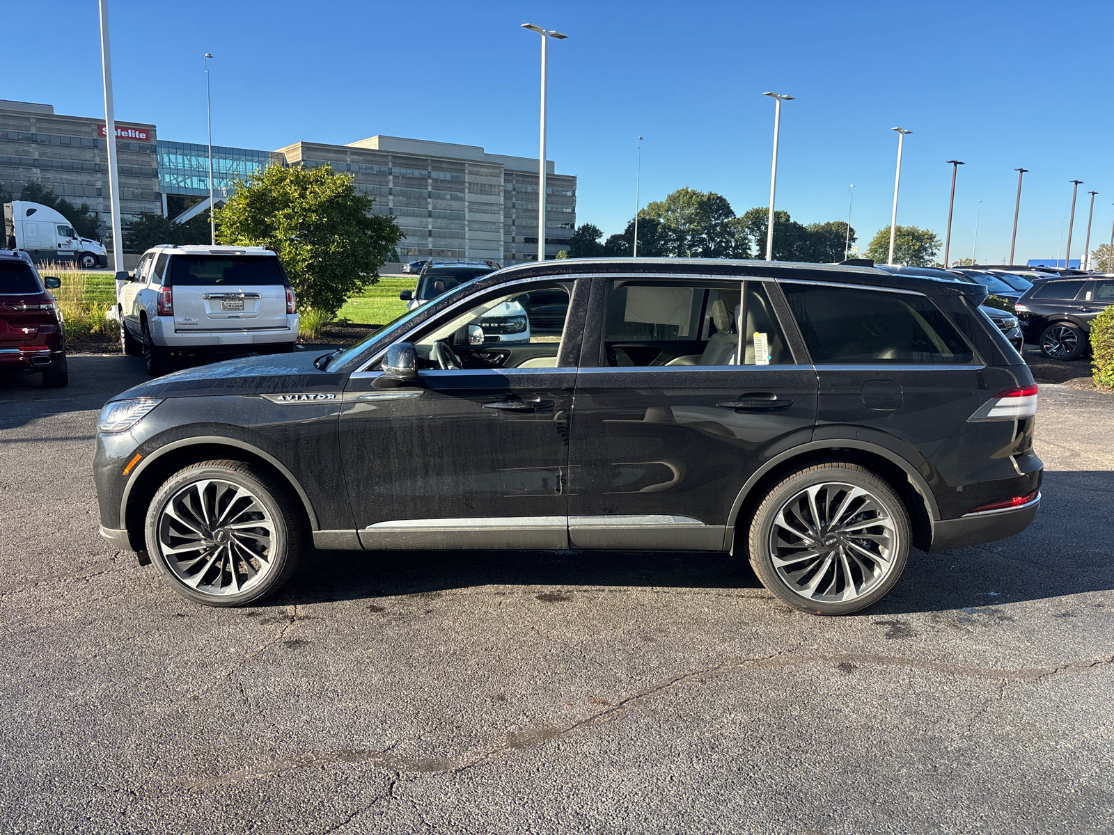 New 2026 Lincoln Aviator Reserve w/ Illumination Package AWD/4WD image 4