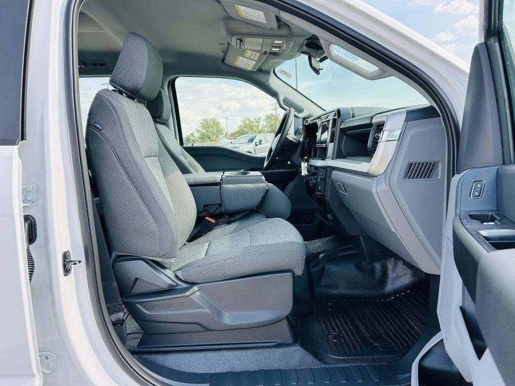New 2026 Ford F250 XL w/ XL Chrome Package image 25