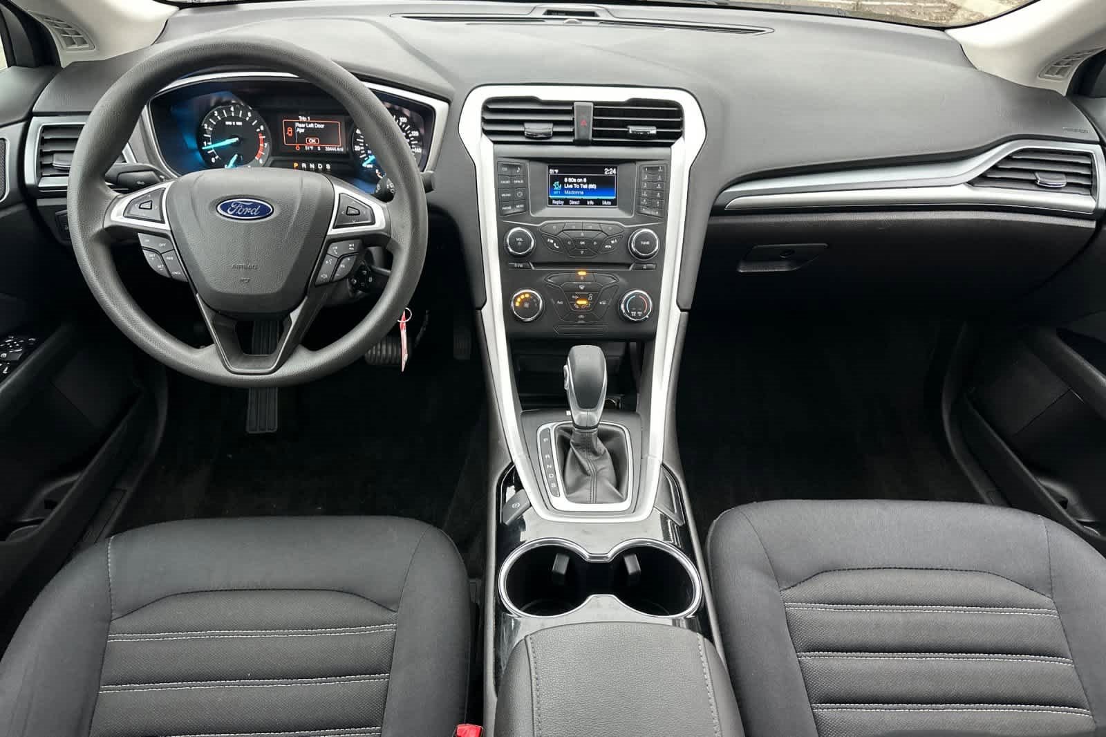 Used 2015 Ford Fusion SE image 3