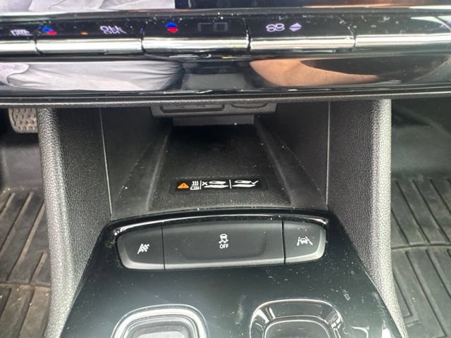 Certified 2023 Chevrolet Bolt EUV Premier w/ Redline Edition FWD image 18