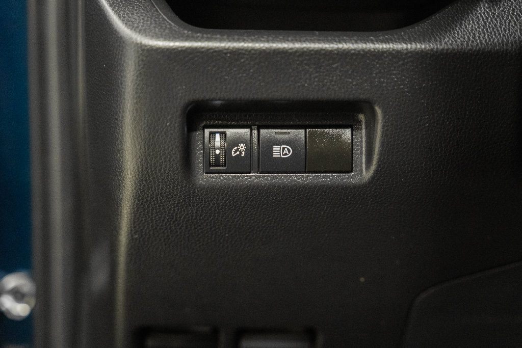 Used 2025 Toyota RAV4 XLE AWD/4WD image 37