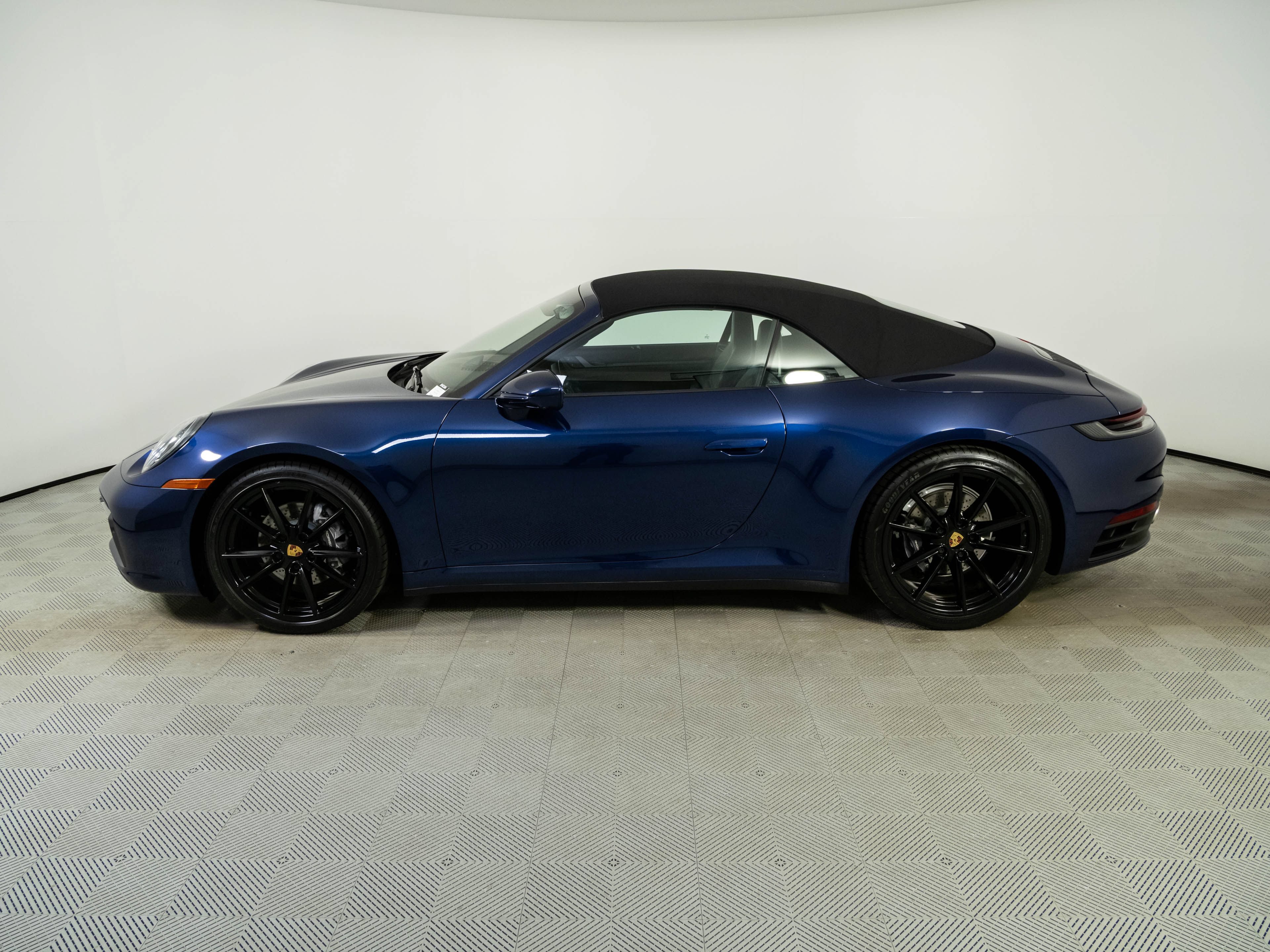 Used 2022 Porsche 911 Carrera RWD image 33