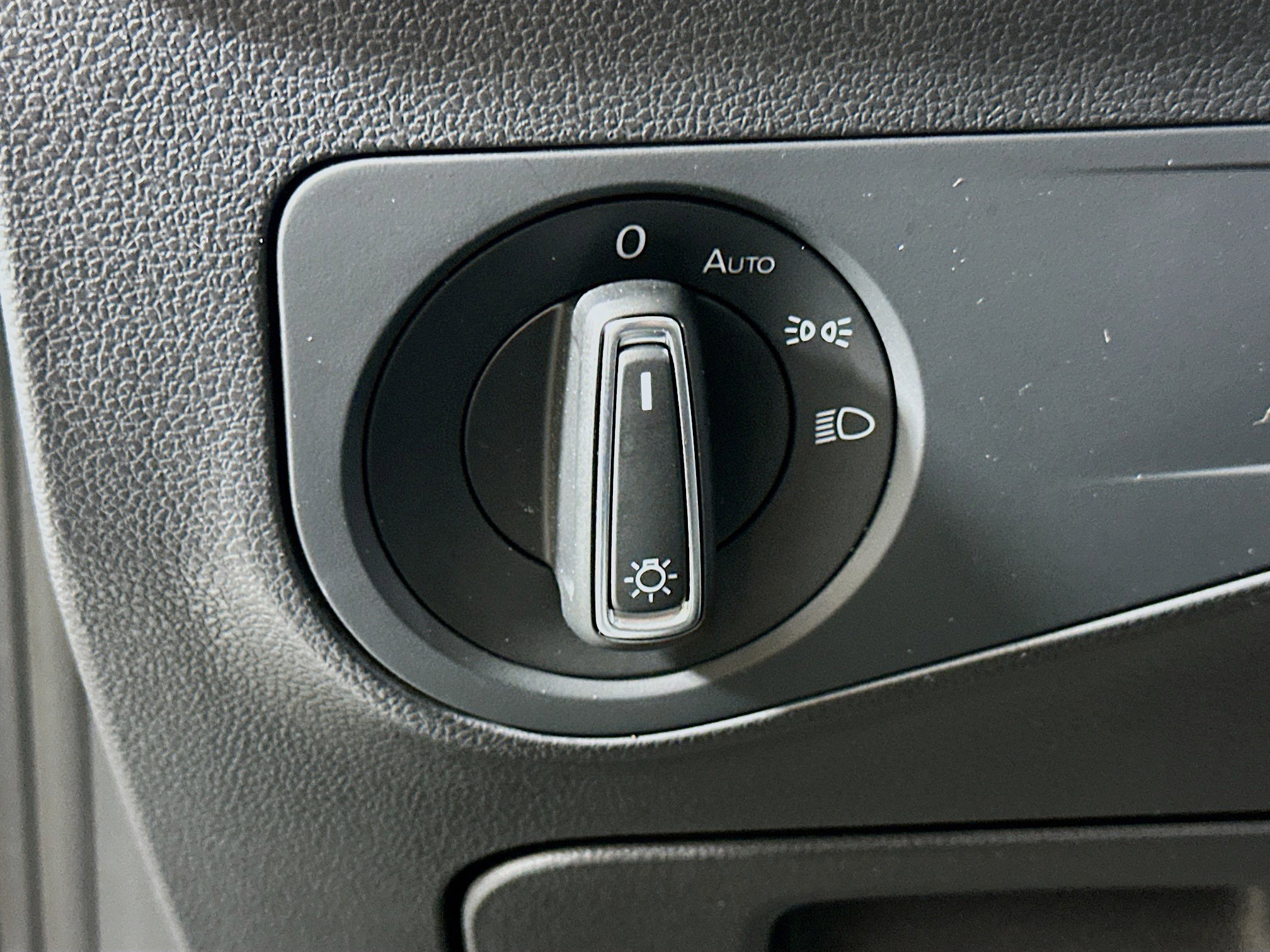 Used 2023 Volkswagen Tiguan SE image 17