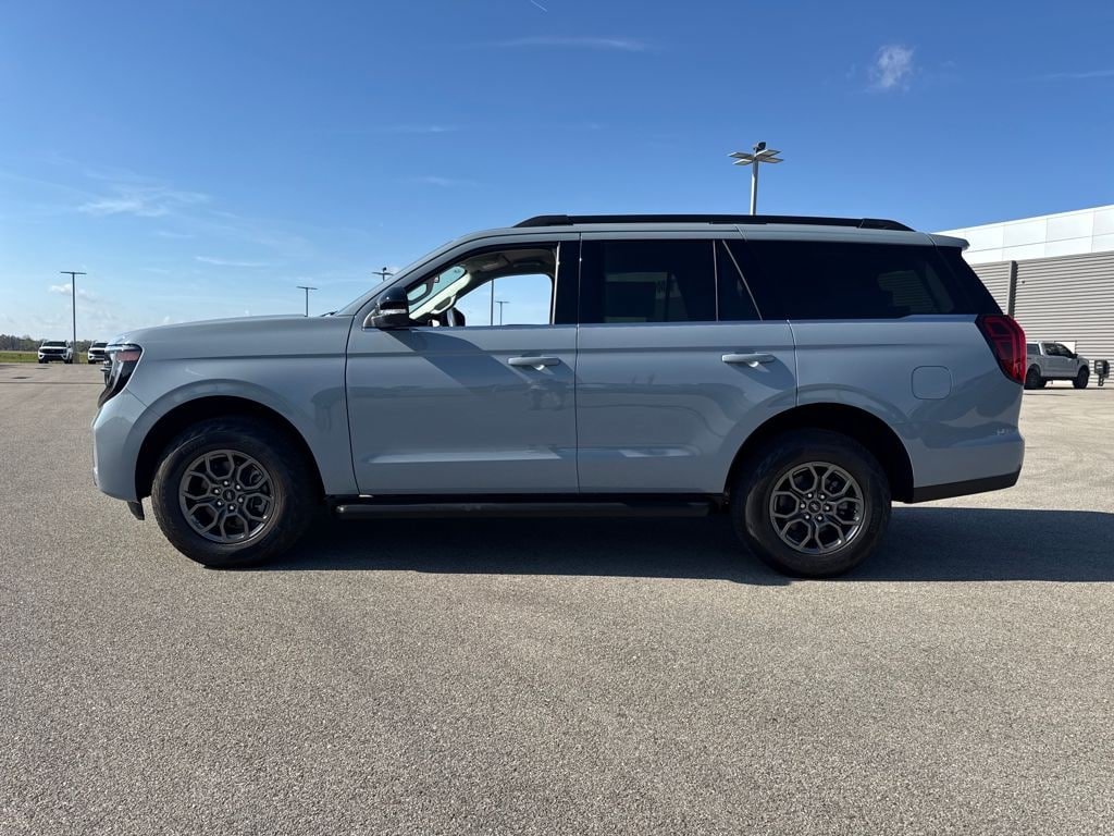New 2026 Ford Expedition Active RWD video 3
