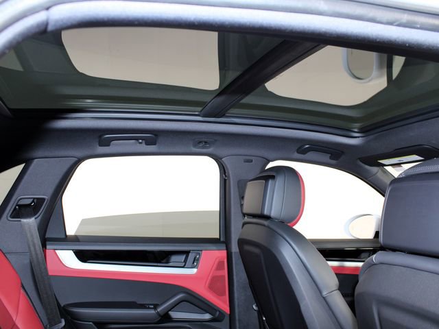 Certified 2025 Porsche Cayenne image 24