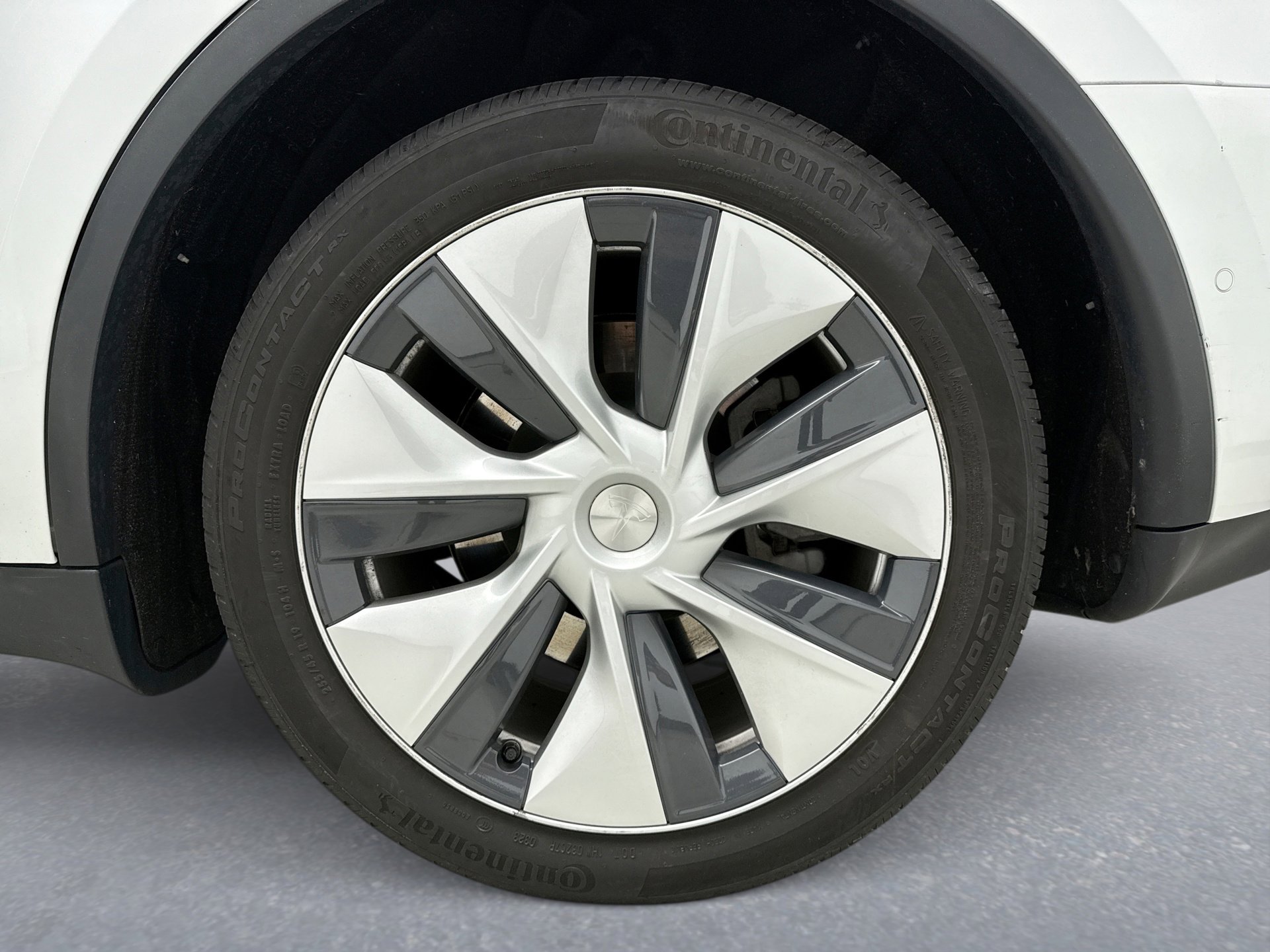 Used 2020 Tesla Model Y Long Range image 27