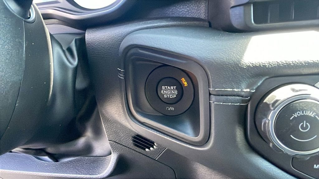 Used 2024 Jeep Wrangler Unlimited Sahara w/ Technology Group AWD/4WD image 20