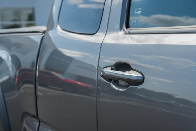 Used 2018 Toyota Tacoma TRD Off-Road w/ Four Season Floor Mat Package AWD/4WD image 16
