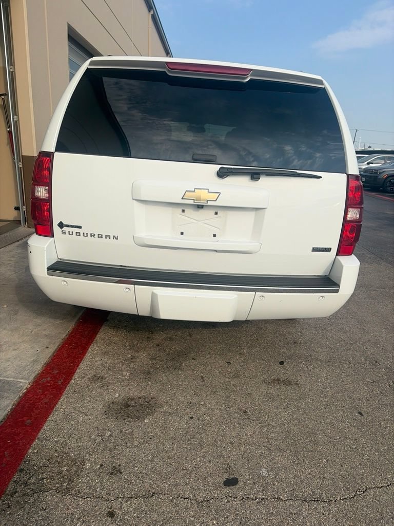Used 2011 Chevrolet Suburban LTZ RWD image 5