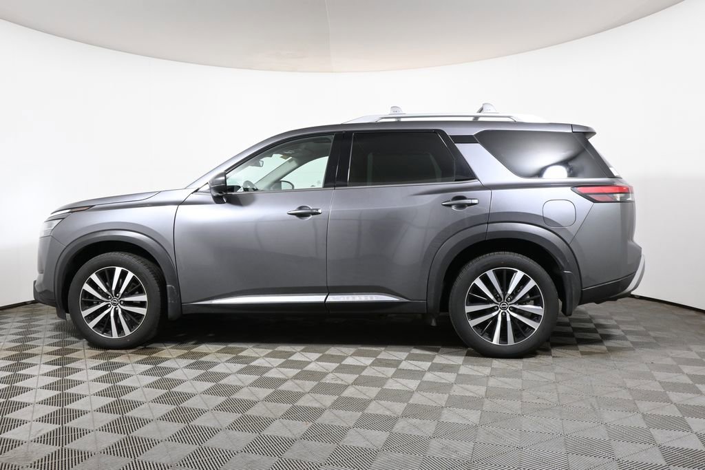 Used 2023 Nissan Pathfinder Platinum AWD/4WD image 2
