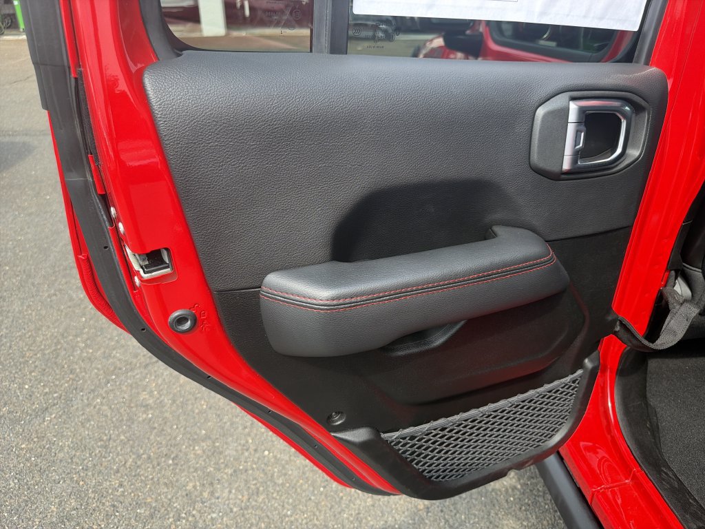 Used 2022 Jeep Wrangler Unlimited Rubicon w/ LED Lighting Group AWD/4WD image 12