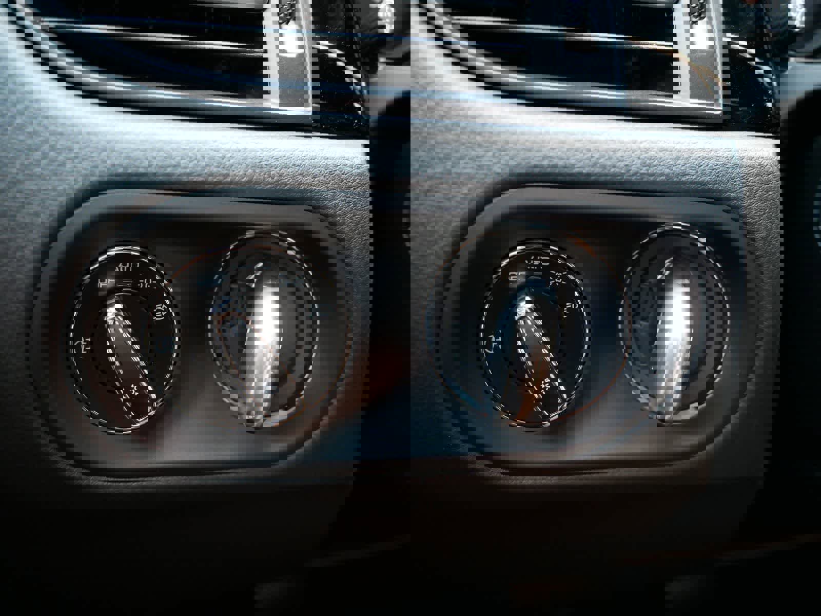 New 2025 Porsche Macan image 22