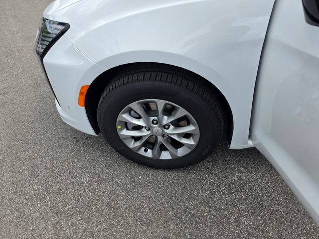 New 2027 Chrysler Pacifica Select AWD/4WD image 17