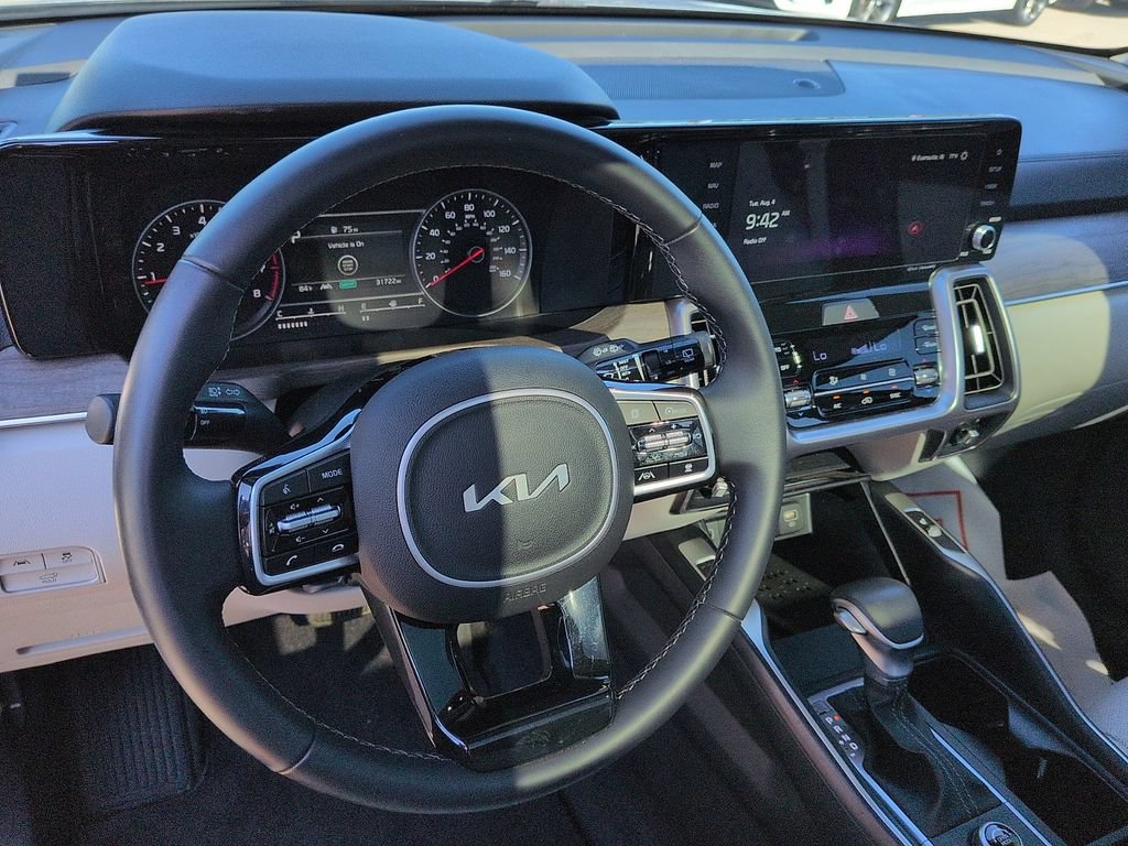 Used 2023 Kia Sorento EX w/ Panoramic Sunroof Package FWD image 9