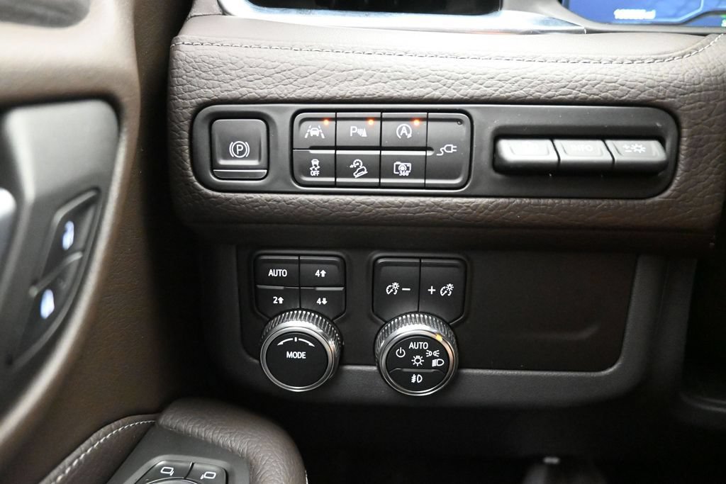 Used 2022 GMC Yukon XL Denali AWD/4WD image 10