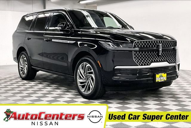 Used 2025 Lincoln Navigator Reserve image 1