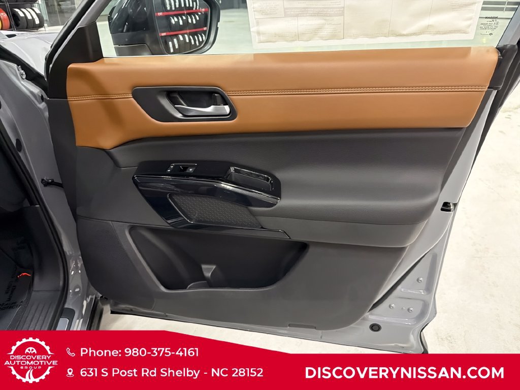 New 2026 Nissan Pathfinder Platinum w/ Accent Package AWD/4WD image 39