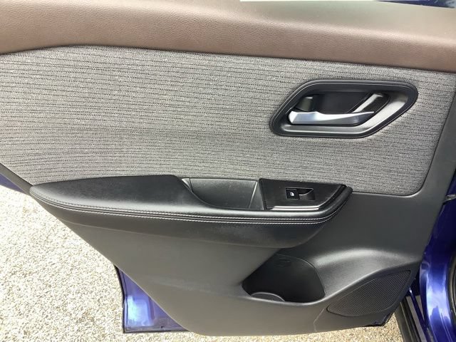 Used 2022 Nissan Rogue SV AWD/4WD image 12