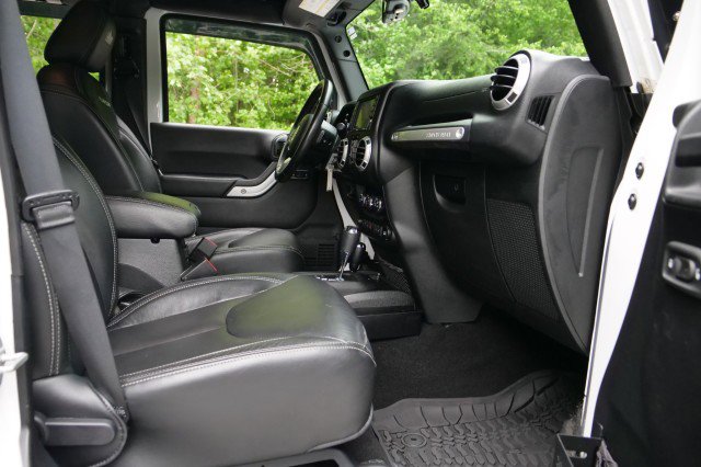 Used 2016 Jeep Wrangler Unlimited Rubicon AWD/4WD image 40