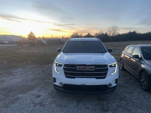 Used 2025 GMC Acadia Elevation image 3