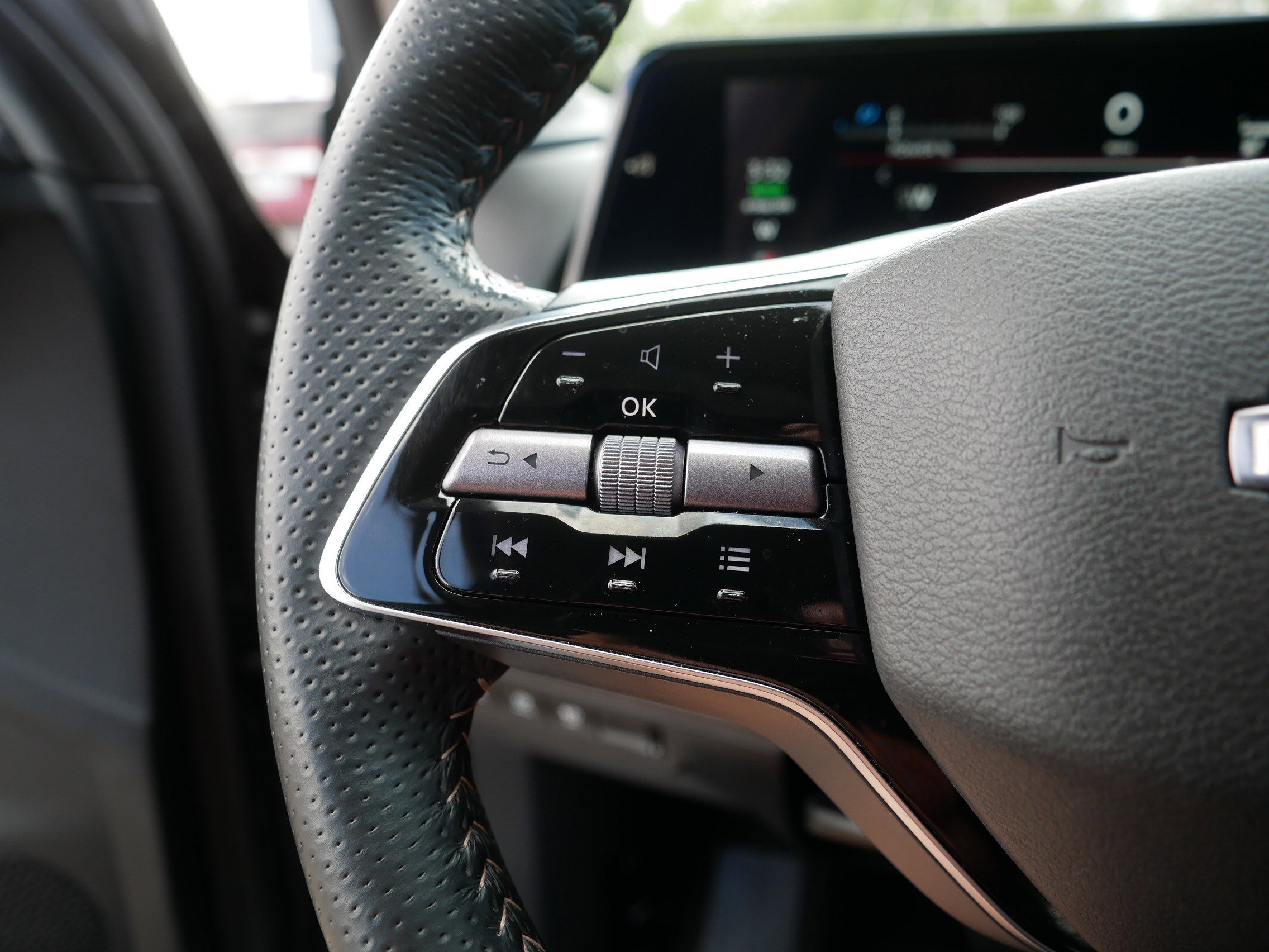 Certified 2023 Nissan Ariya AWD image 28