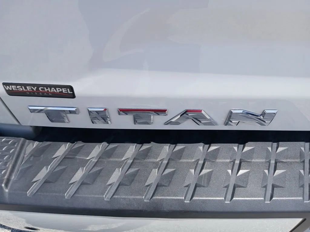 Used 2022 Nissan Titan SV w/ SV Convenience Package image 31