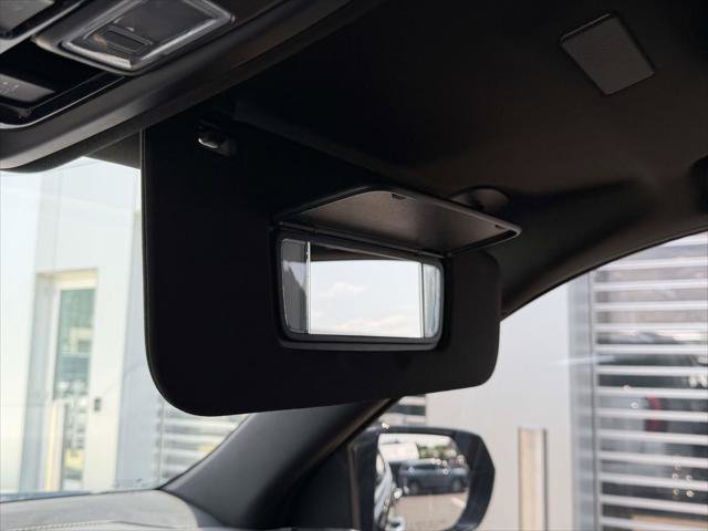 Used 2025 Cadillac Escalade Premium Luxury AWD/4WD image 36