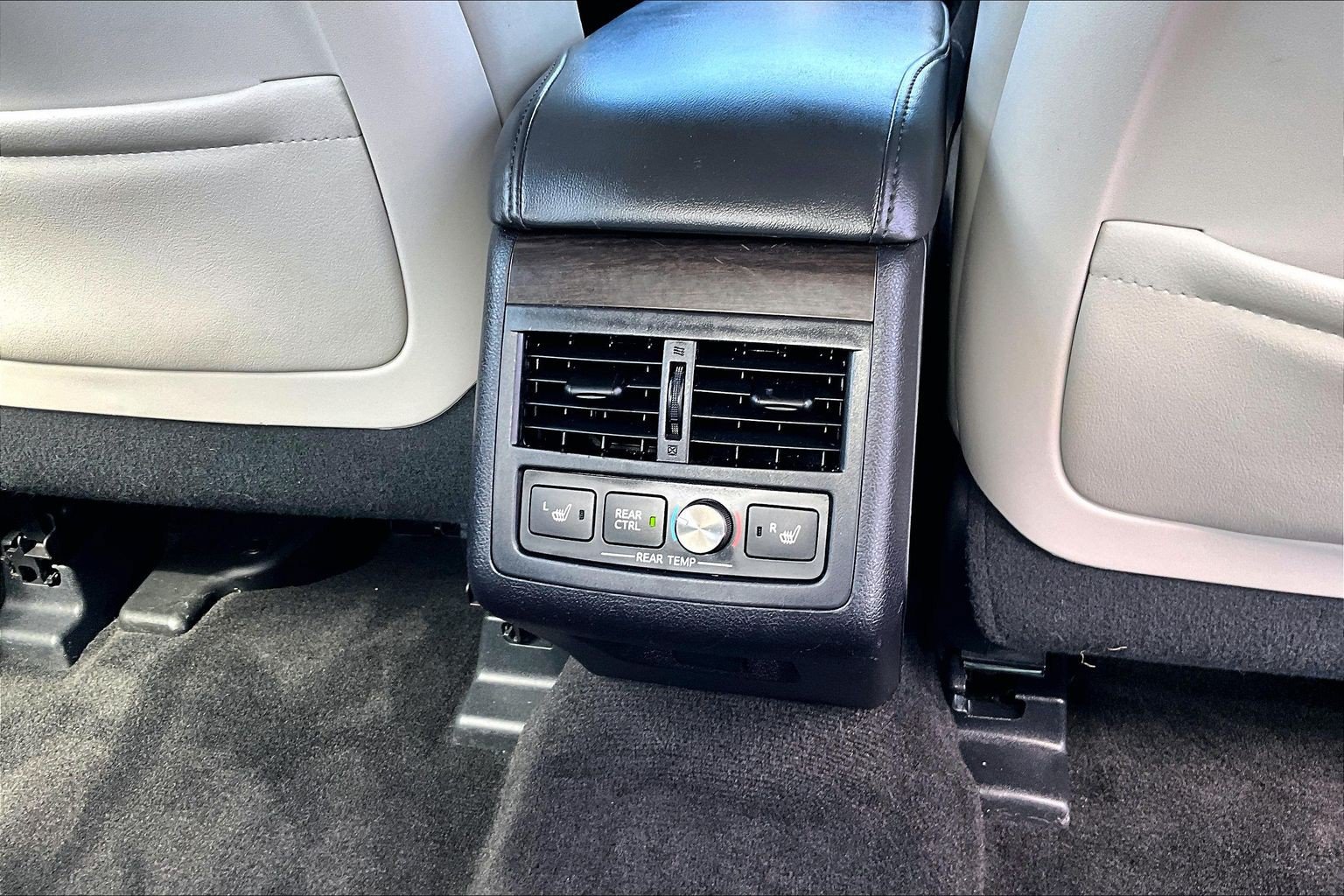 Used 2016 Toyota Avalon Limited w/ Toyota Safety Sense Package FWD image 24