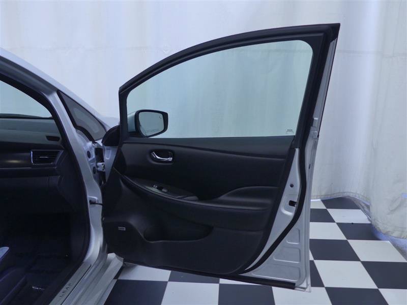 Used 2018 Nissan Leaf SL w/ SL Technology Package FWD image 23