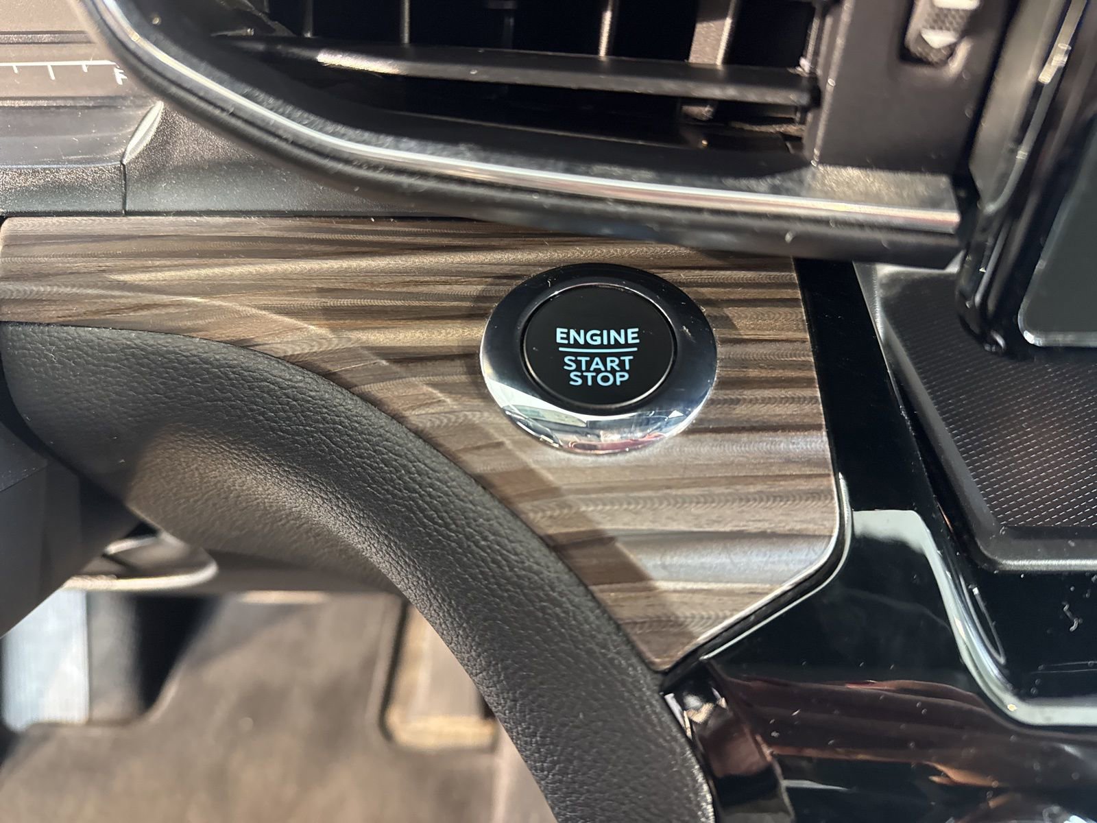 Used 2023 Ford Explorer Limited w/ Equipment Group 301A image 33