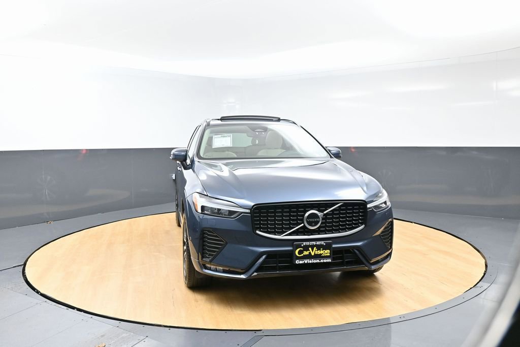 Used 2023 Volvo XC60 B5 Plus w/ Protection Package Premier image 3