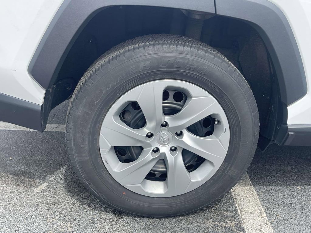 Used 2022 Toyota RAV4 LE image 8