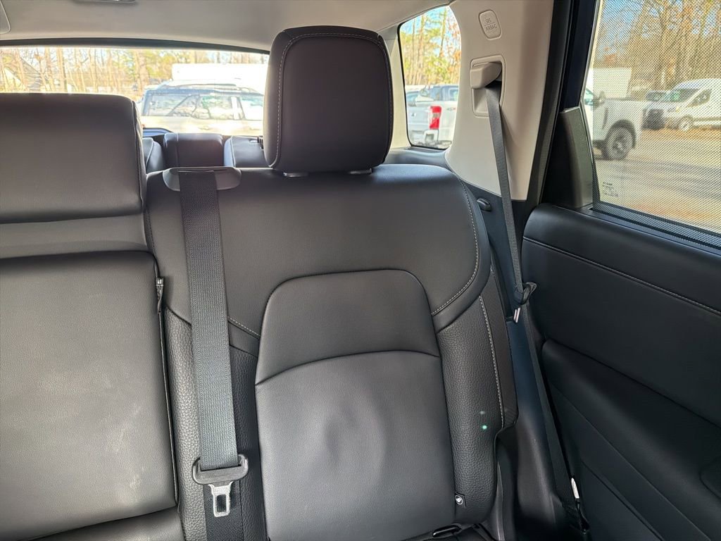 Used 2025 Nissan Pathfinder SL image 14
