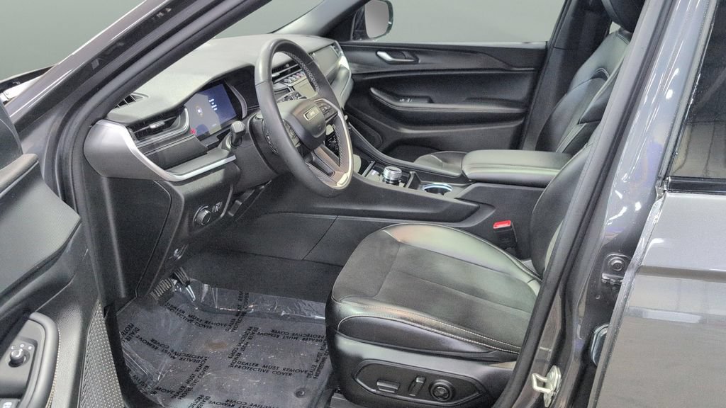 Used 2024 Jeep Grand Cherokee L Laredo AWD/4WD image 8