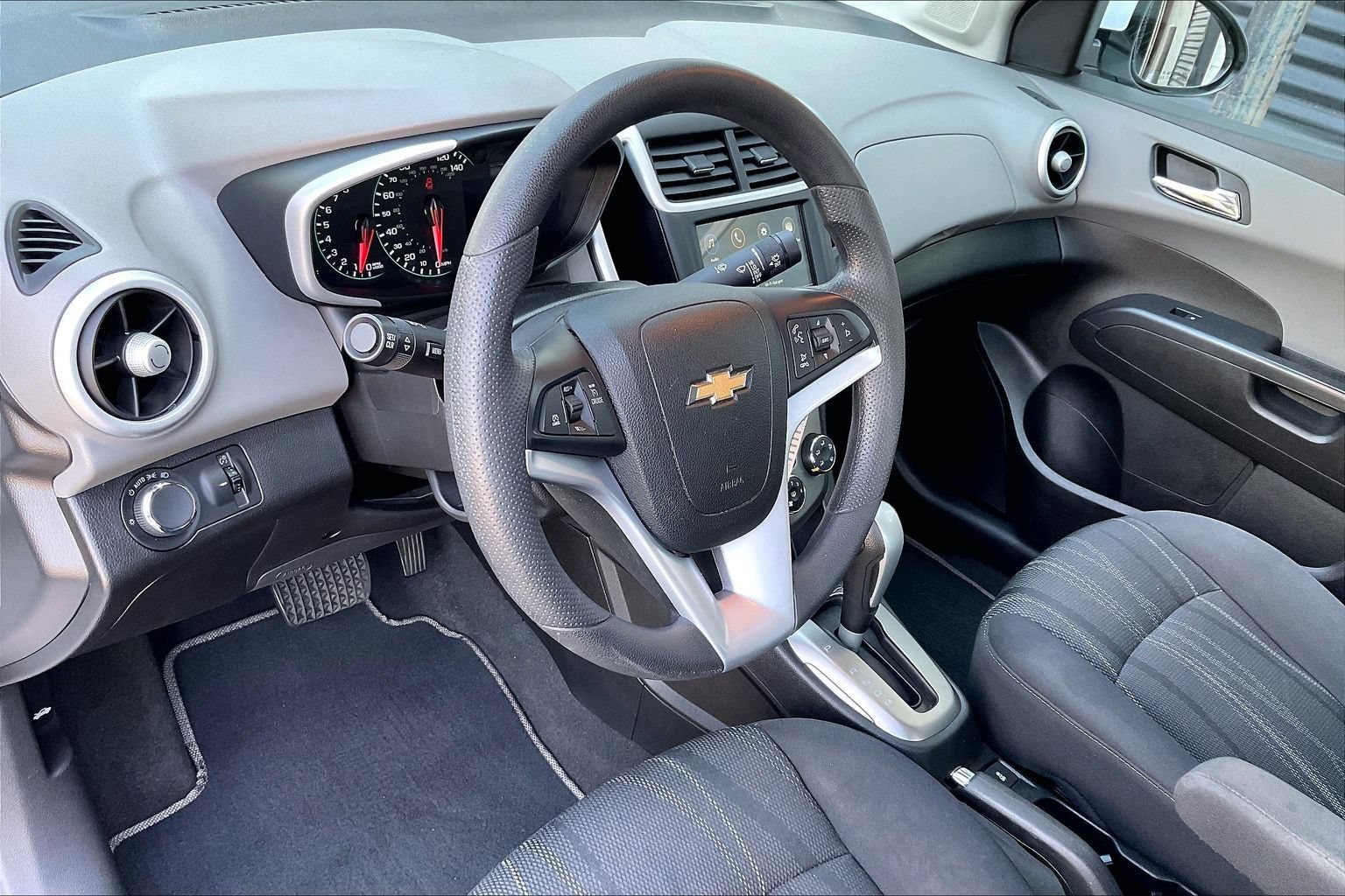 Used 2018 Chevrolet Sonic LT FWD image 15