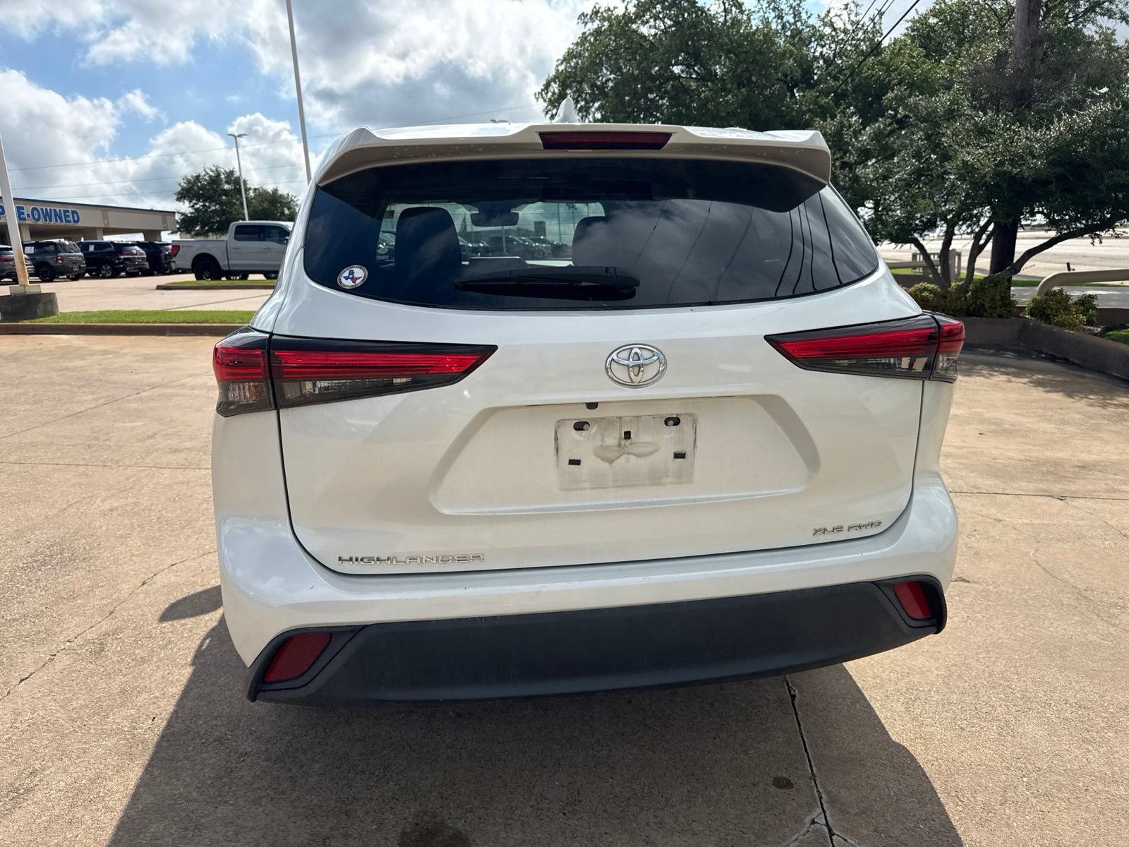 Used 2020 Toyota Highlander XLE AWD/4WD image 6