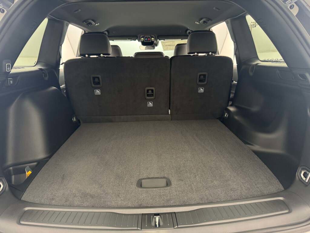 New 2025 Jeep Grand Cherokee Limited w/ Trailer Tow Package image 23