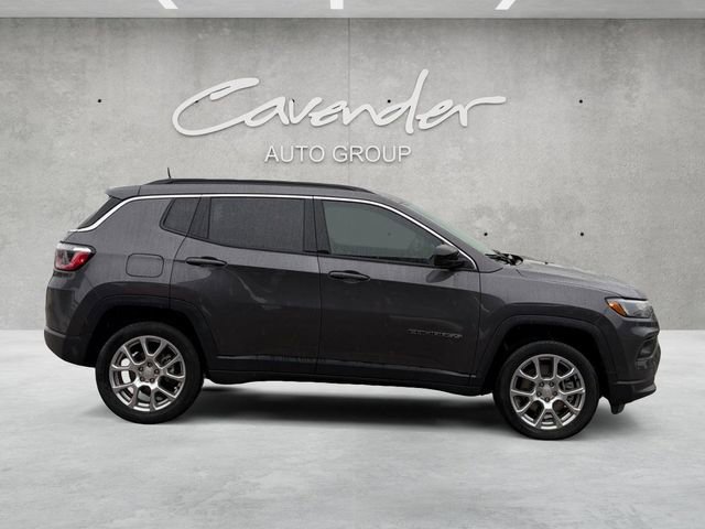 Used 2024 Jeep Compass Latitude image 17