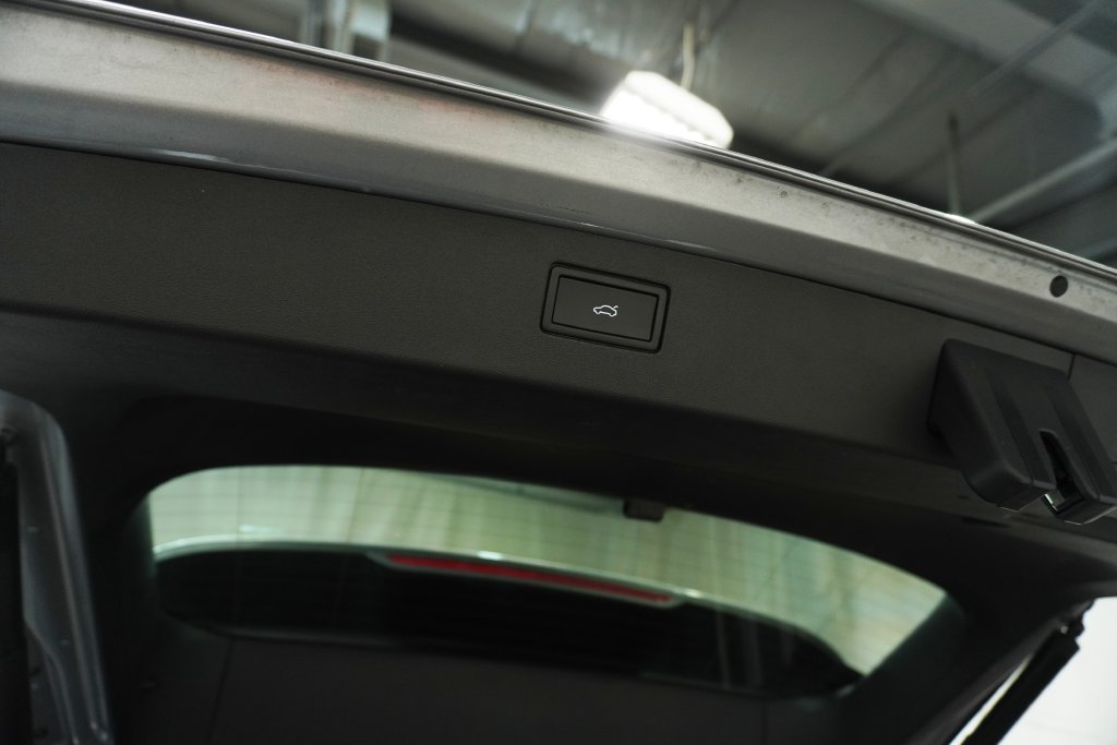 Used 2026 Volkswagen Tiguan SE AWD/4WD image 6