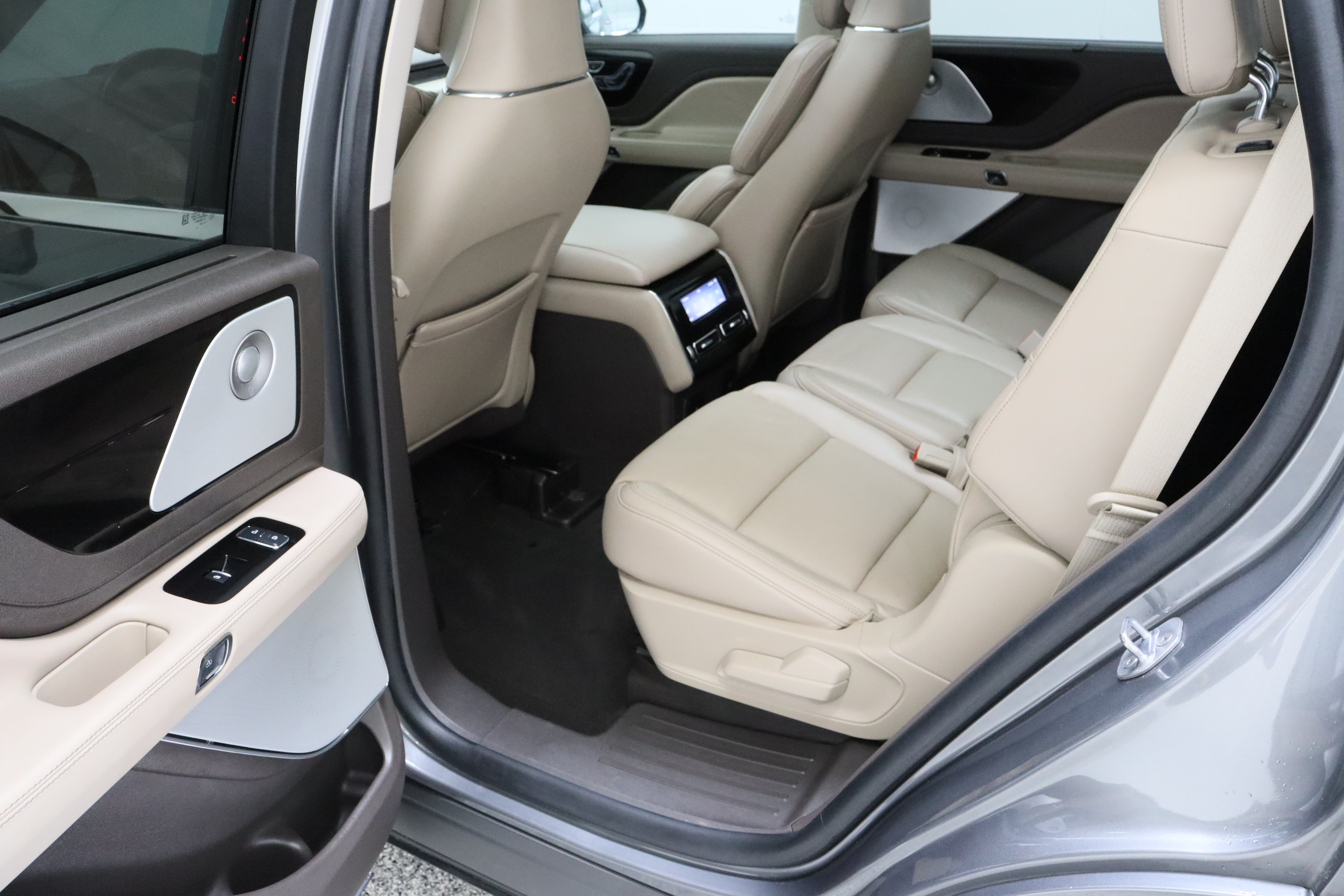 Used 2023 Lincoln Aviator Grand Touring w/ Equipment Group 301A AWD/4WD image 32
