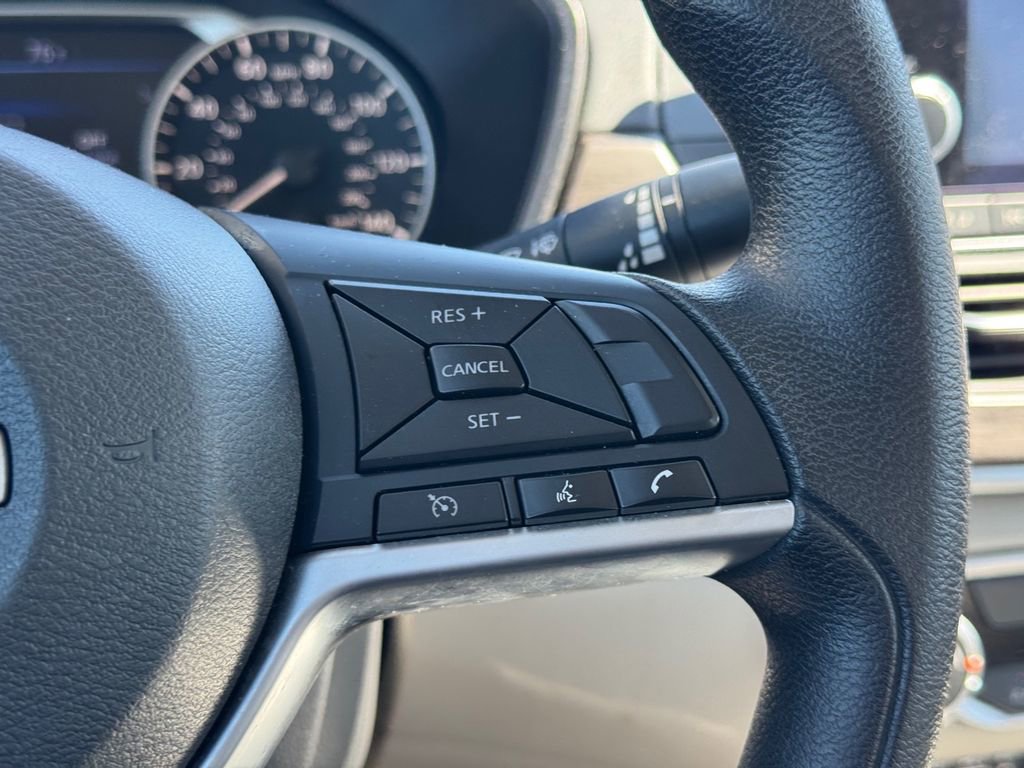 Used 2025 Nissan Altima 2.5 SV FWD image 17