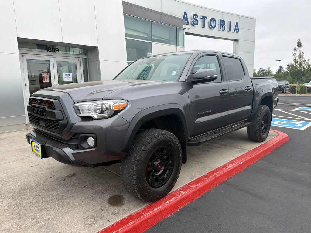Used 2020 Toyota Tacoma TRD Off-Road AWD/4WD image 8