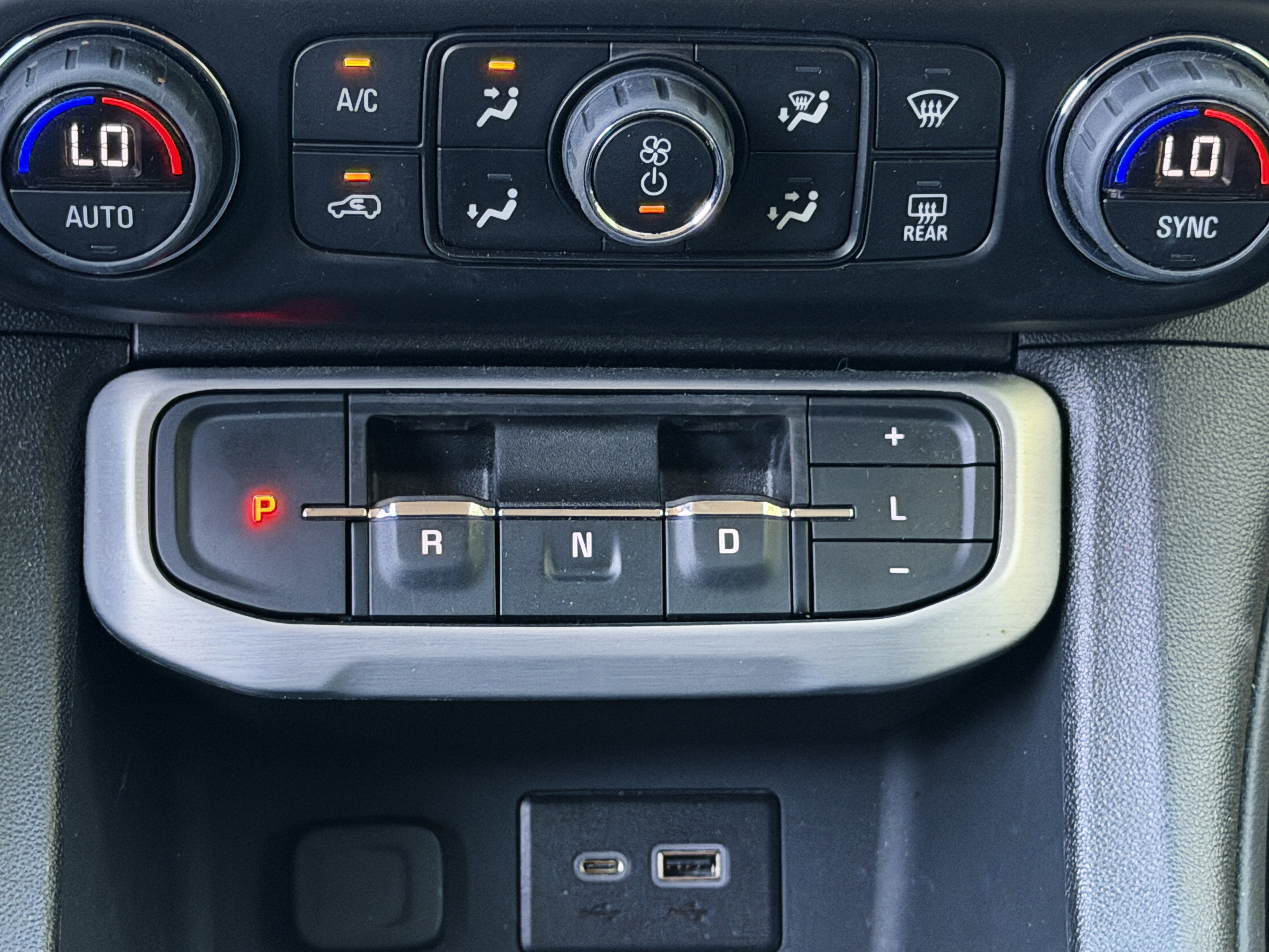 Used 2023 GMC Acadia SLE FWD image 8