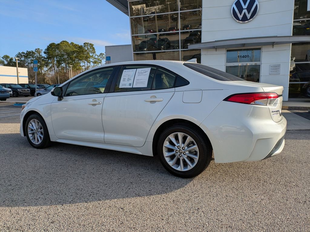 Used 2020 Toyota Corolla LE w/ LE Premium Package image 4