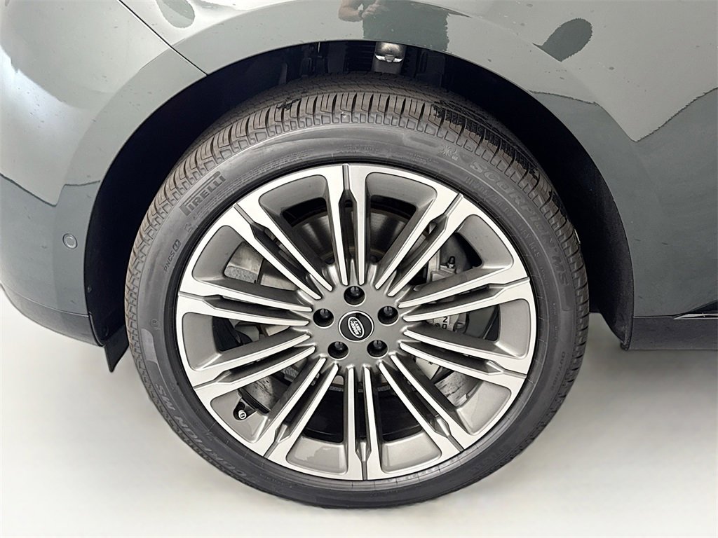 New 2025 Land Rover Range Rover Long Wheelbase SE image 31