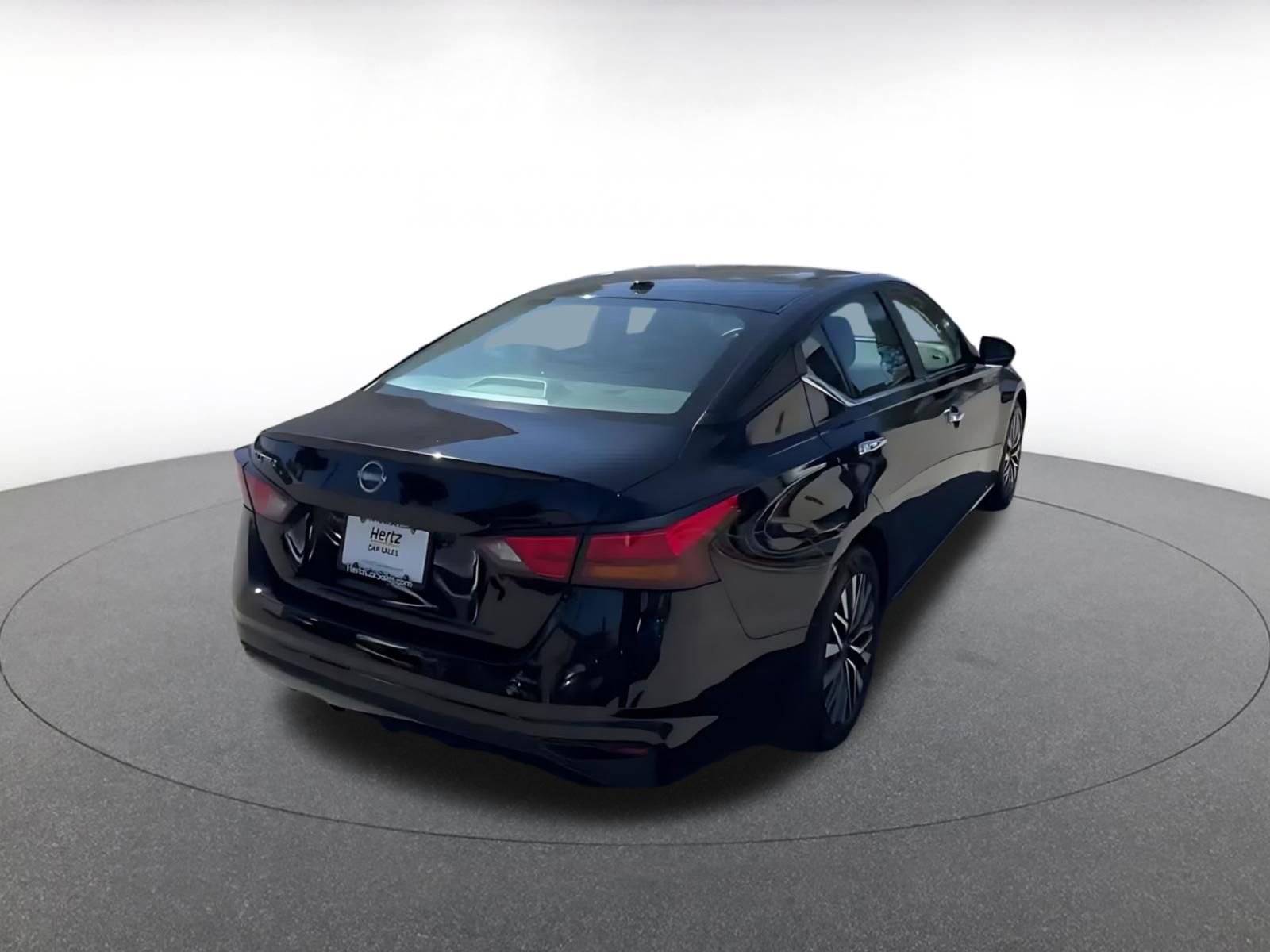 Used 2025 Nissan Altima 2.5 SV FWD image 15